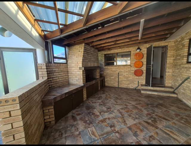 4 BEDROOM HOUSE FOR SALE IN DANA BAY